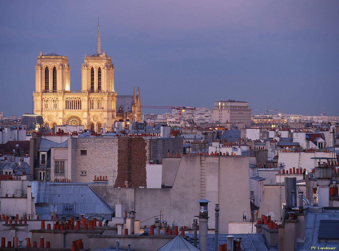 Paris vu d'en haut, Notre-Dame de nuit, 45 Rue des Saints-Pres ( de mdecine)