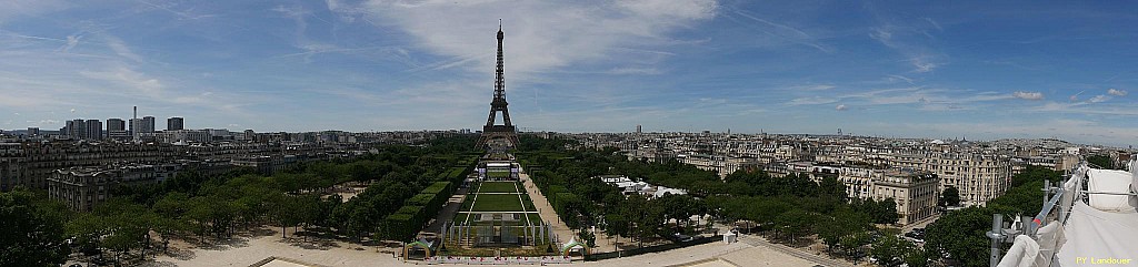 Paris vu d'en haut,  13 place Joffre (cole militaire