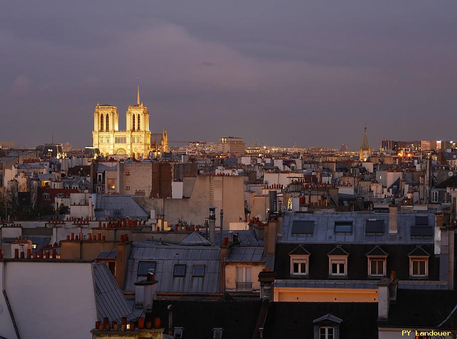 Paris vu d'en haut, Notre-Dame de nuit, 45 Rue des Saints-Pres ( de mdecine)