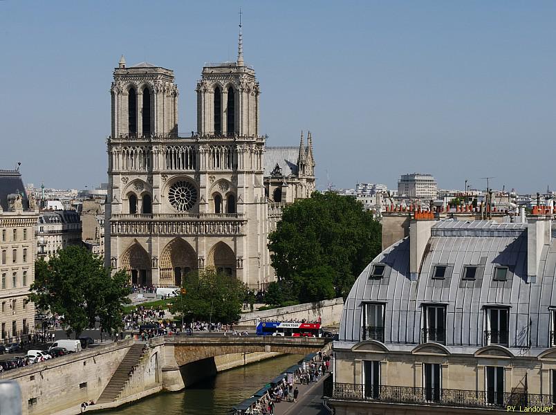 Paris vu d'en haut, 2 Place St-Michel