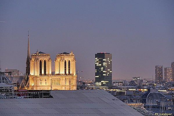 Paris vu d'en haut, Beffroi, 4 Place du Louvre