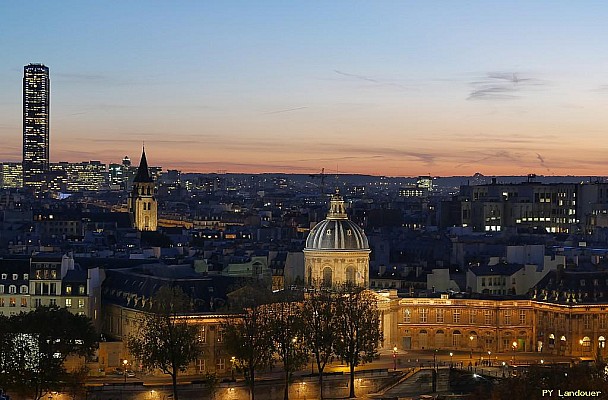 Paris vu d'en haut, Beffroi, 4 Place du Louvre