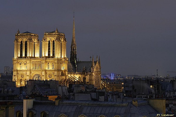 Paris vu d'en haut, Notre-Dame de nuit